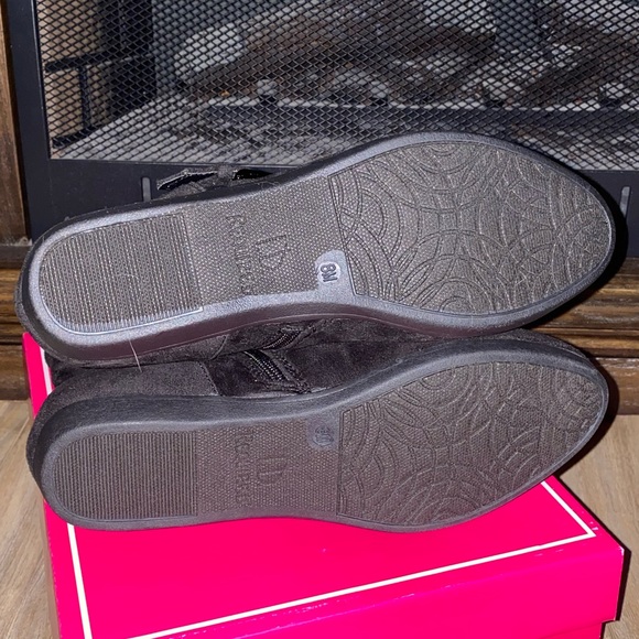 I.D. Required Brand New Black Suede Slouch Booties size 8 - Picture 4 of 9